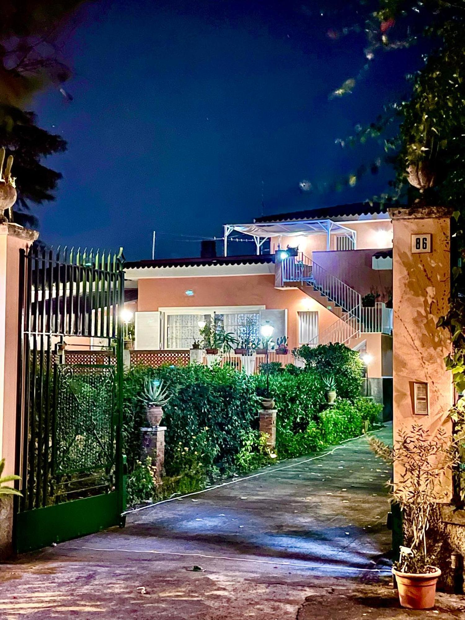 Отель Linden House Etna Ачи-Сант'Антонио Экстерьер фото